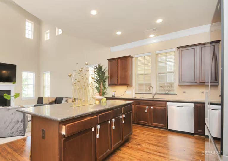  Fully Equipped Kitchen Space for Rent 