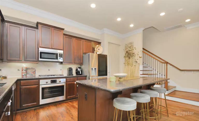  Fully Equipped Kitchen Space for Rent 