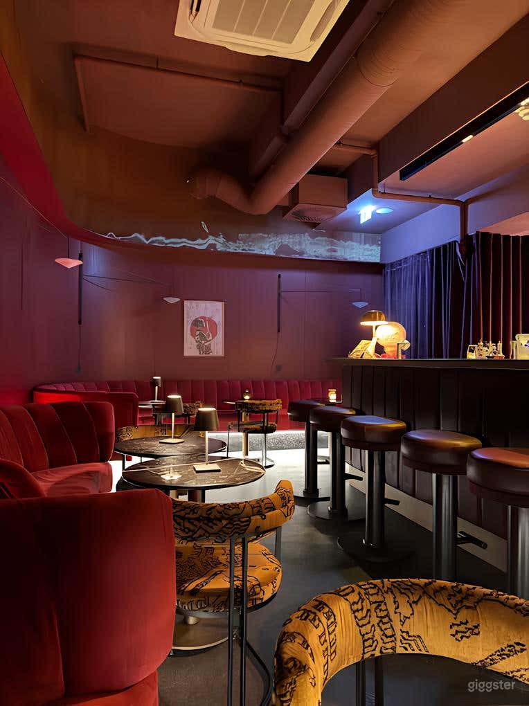  Japanische Speakeasy-Bar / Erdgeschoss 