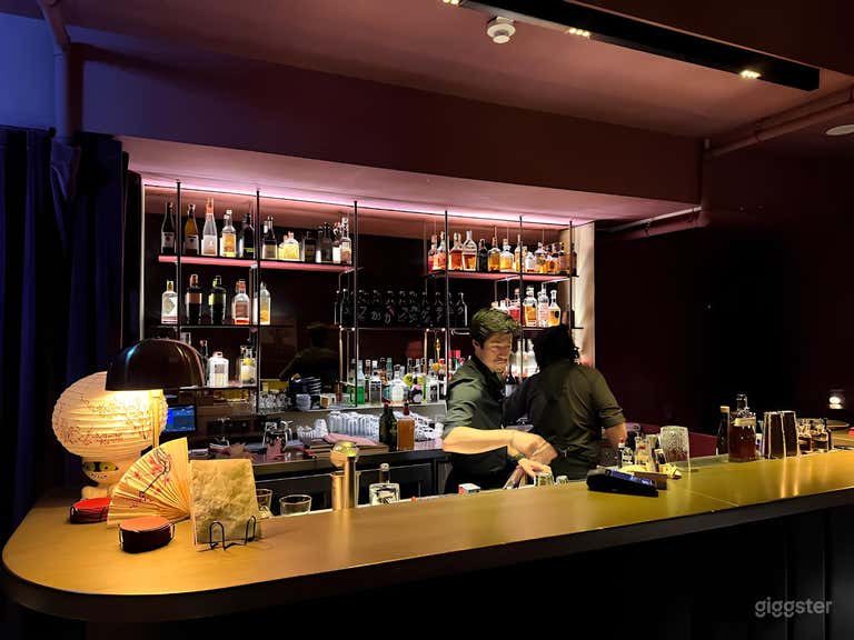  Japanische Speakeasy-Bar / Erdgeschoss 