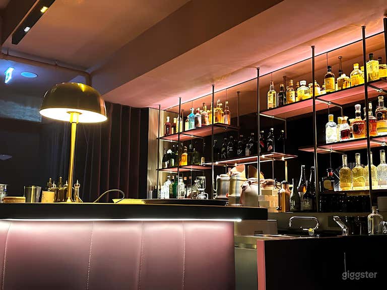  Japanische Speakeasy-Bar / Erdgeschoss 