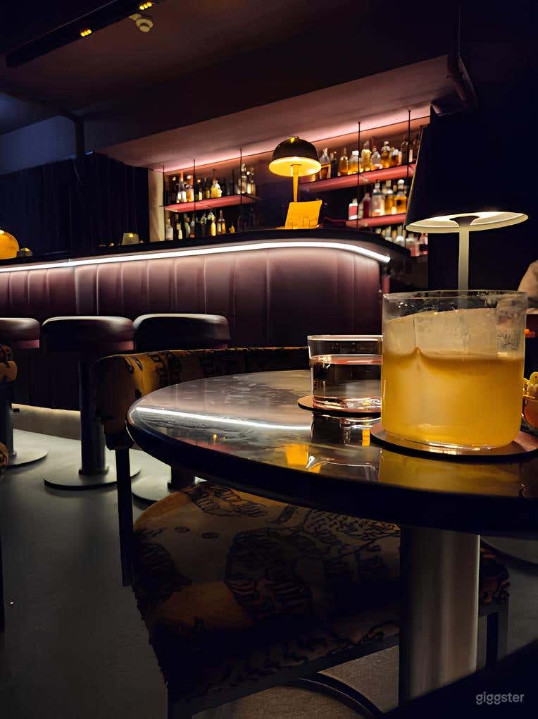  Japanische Speakeasy-Bar / Erdgeschoss 