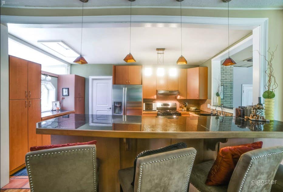 Mid Century Modern Inspired w/ Lots of Windows! Photo 4