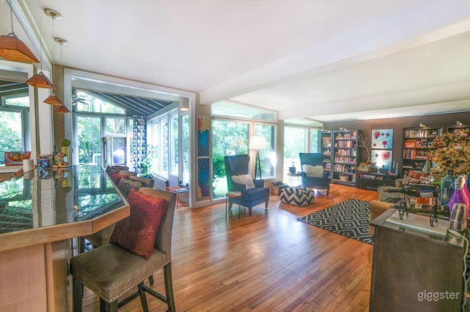 Mid Century Modern Inspired w/ Lots of Windows! Photo 2