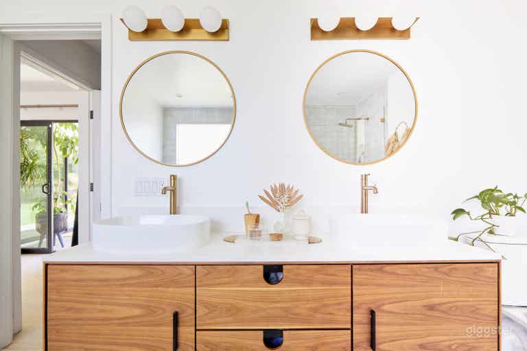  Quiet Mid-Century Home (white, minimalist, light) 