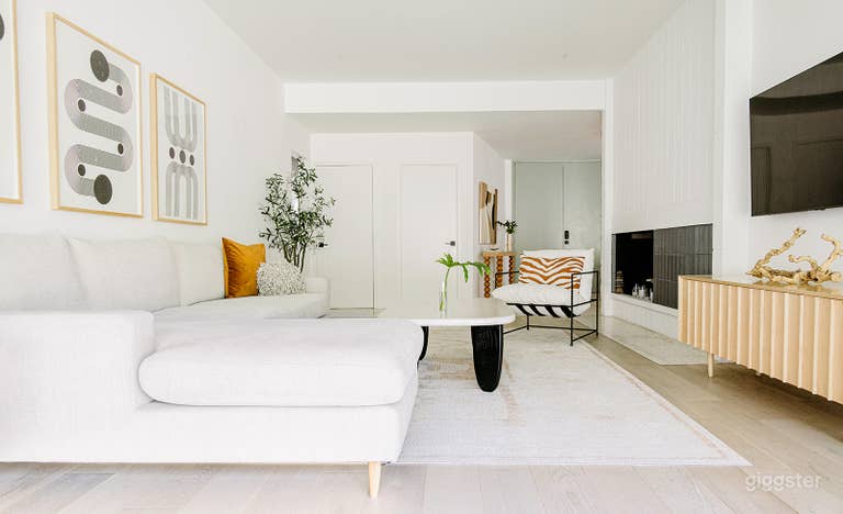  Quiet Mid-Century Home (white, minimalist, light) 