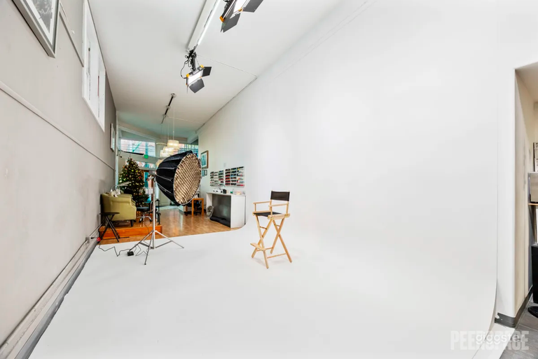  Estudio moderno de video/foto con luz brillante y ajustable 
