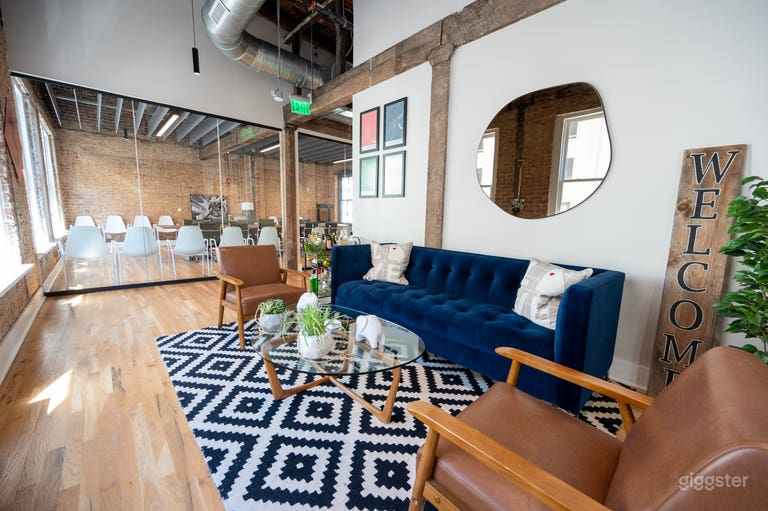  You will have access to this lounge outside of the boardroom. 