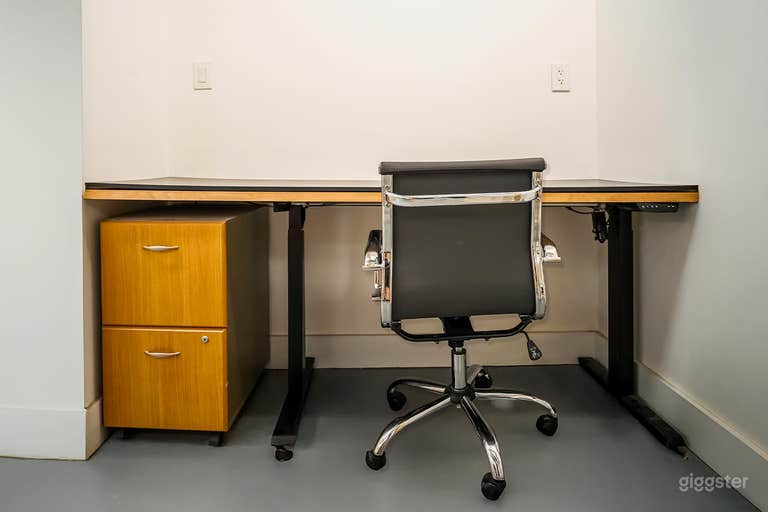  Serpentine Alcove | Comfortable Workspace for Focused Work 