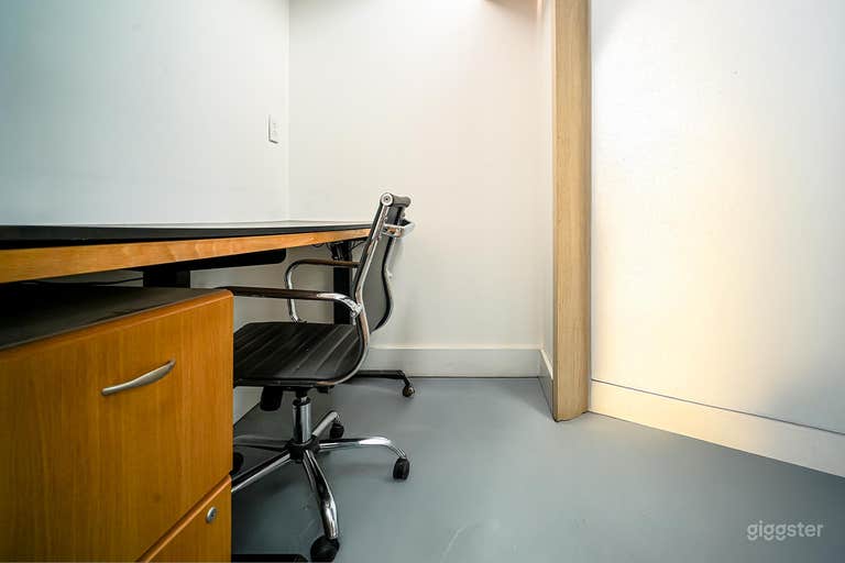  Serpentine Alcove | Comfortable Workspace for Focused Work 