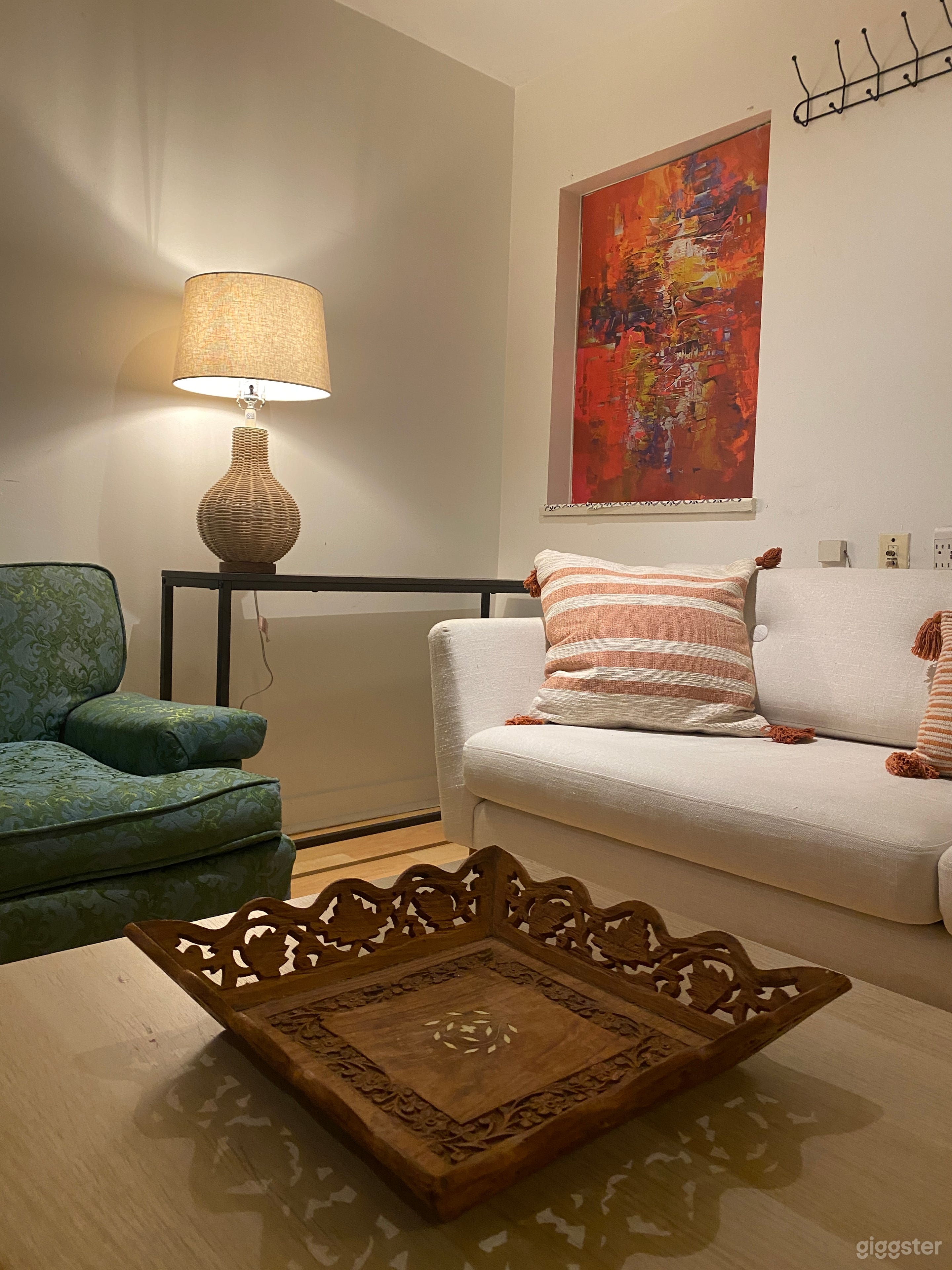 Charming Cozy Basement Suite Photo 3