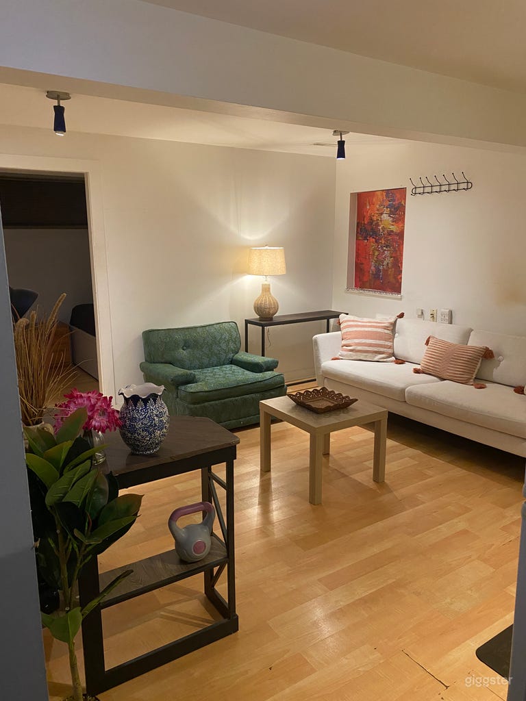  Charming Cozy Basement Suite 