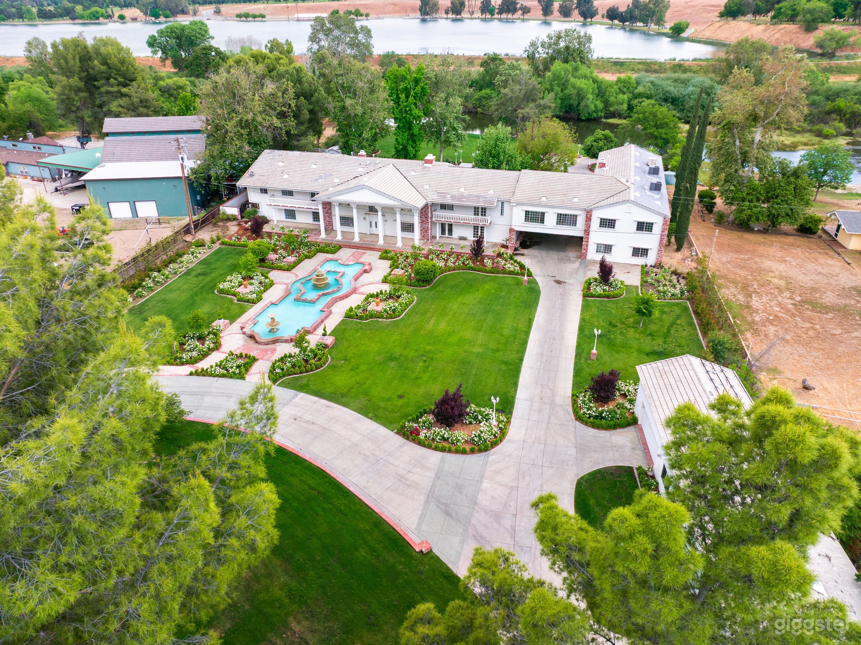 Grand Majestic Mansion on the Kern River Photo 2