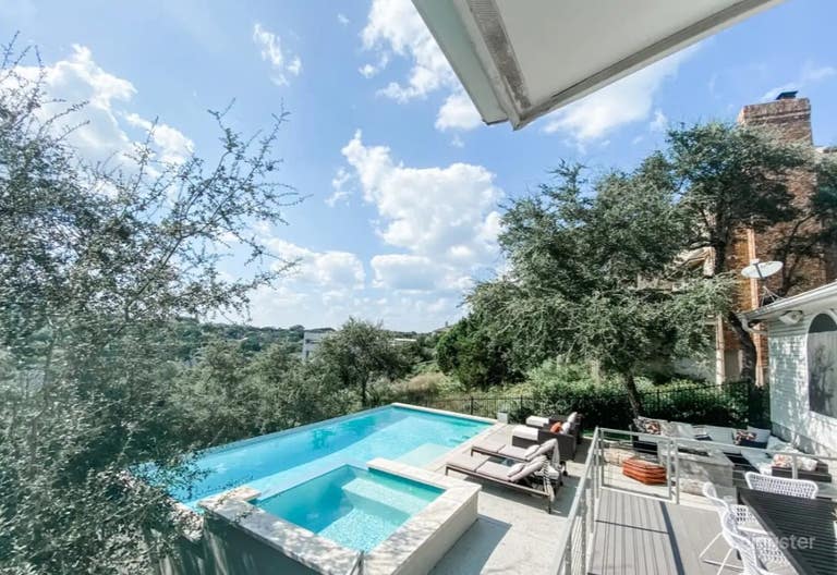  Scenic Poolside Escape with Stunning Views 