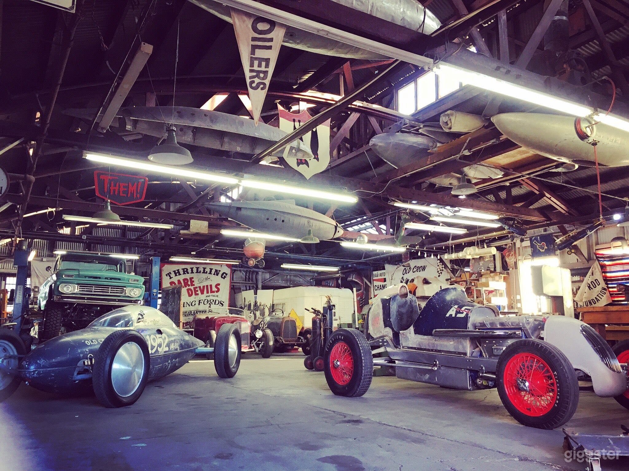 Speed Shop - Vintage Garage Photo 1