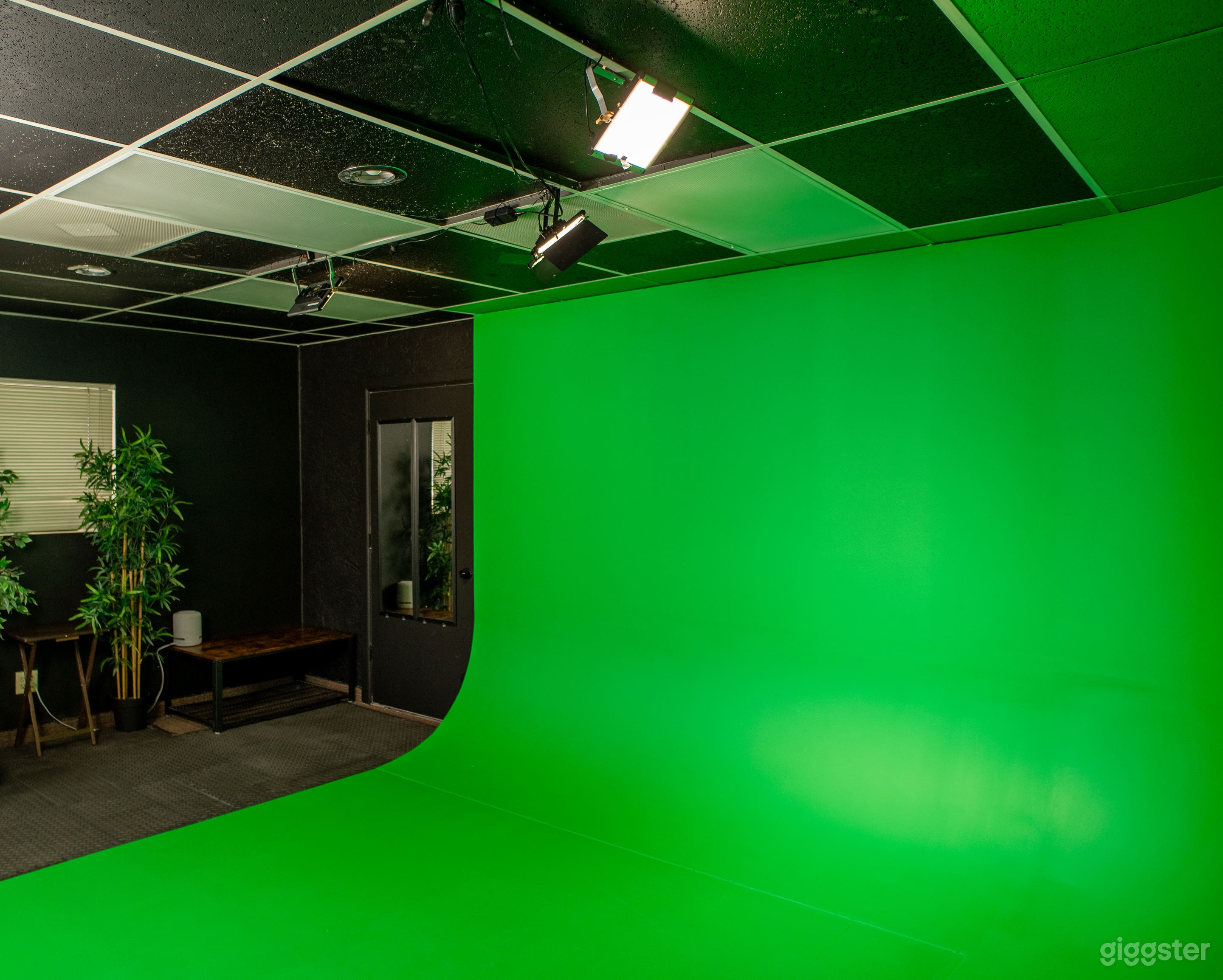 Green Screen Video Production Studio Photo 4