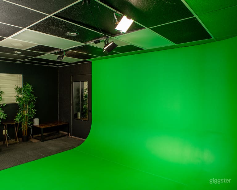  Green Screen Video Production Studio 