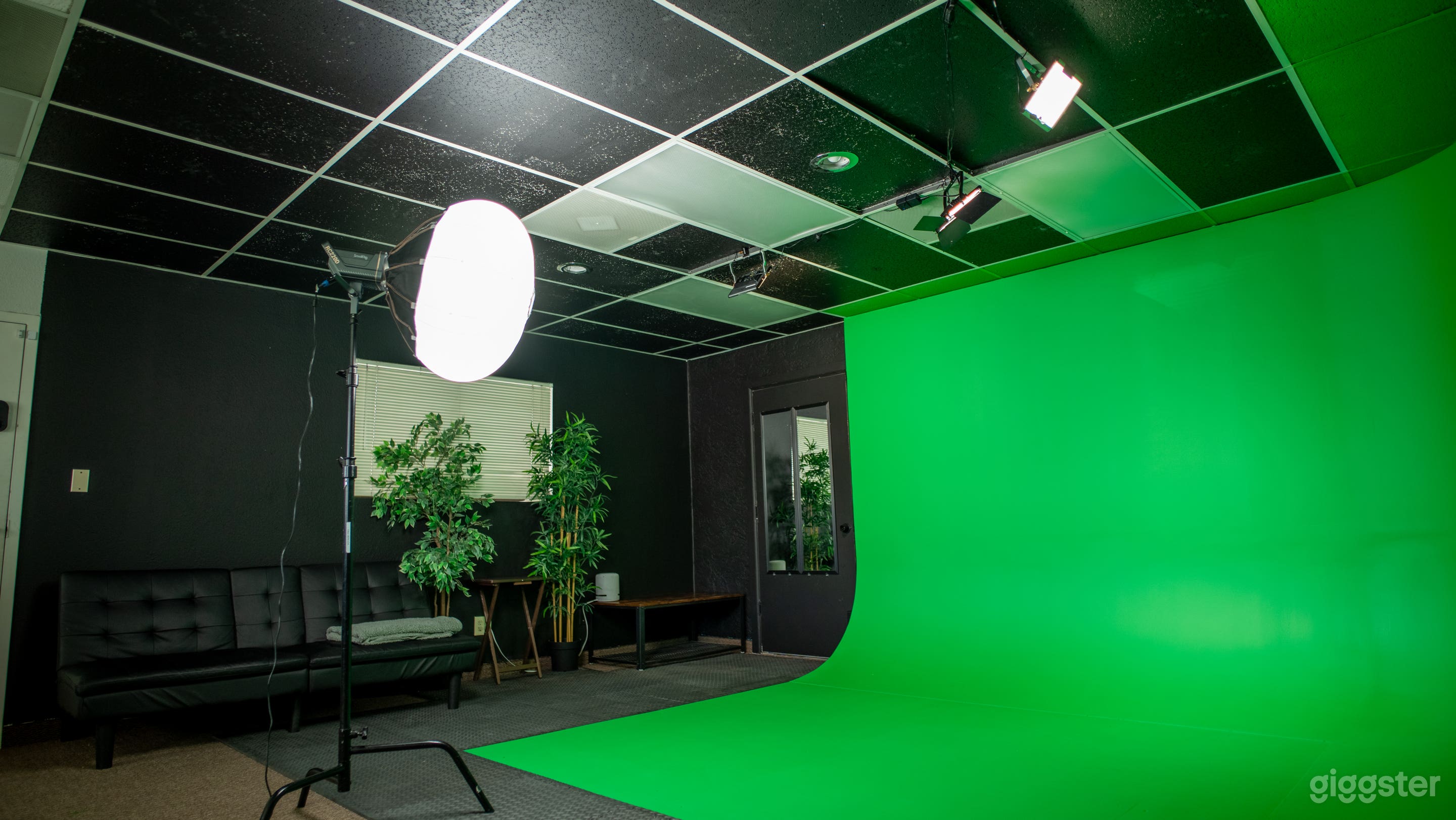 Green Screen Video Production Studio Photo 2