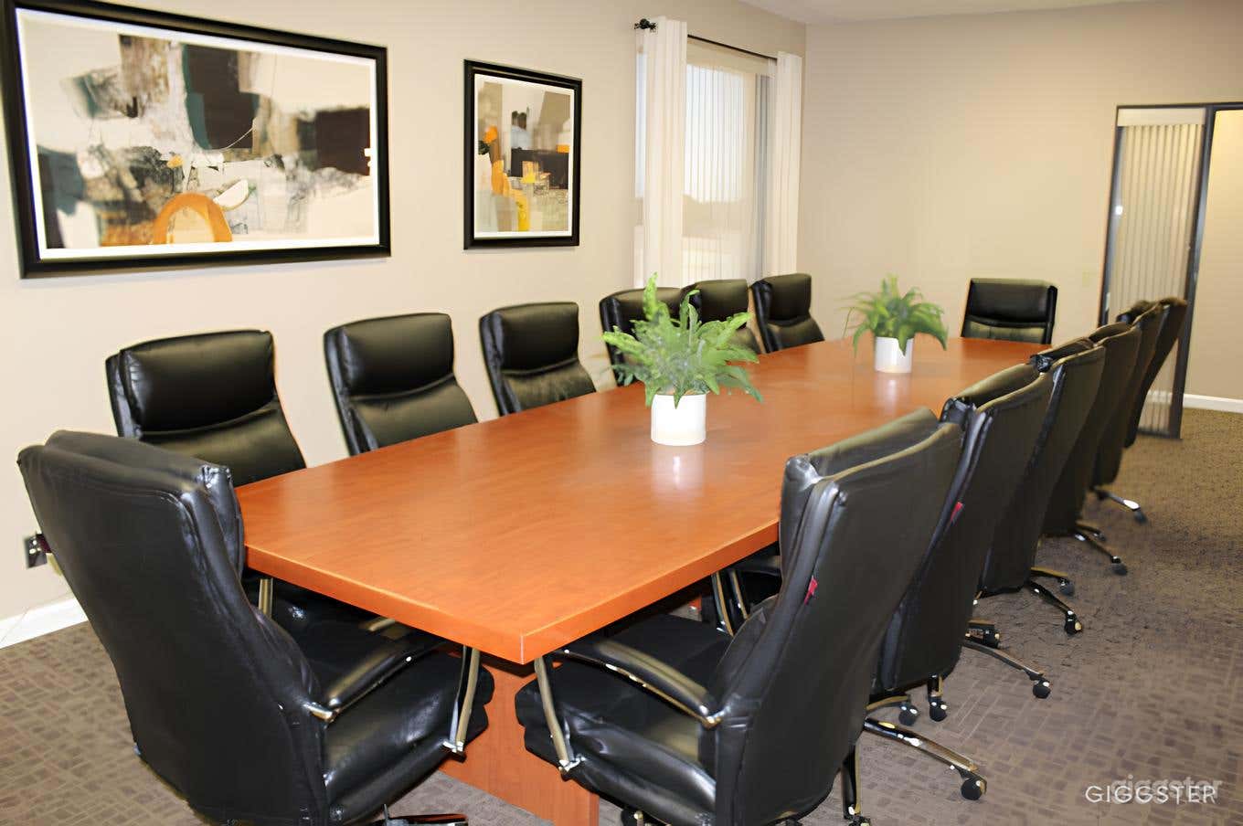 Coronado, 14-Person Conference Room Photo 1
