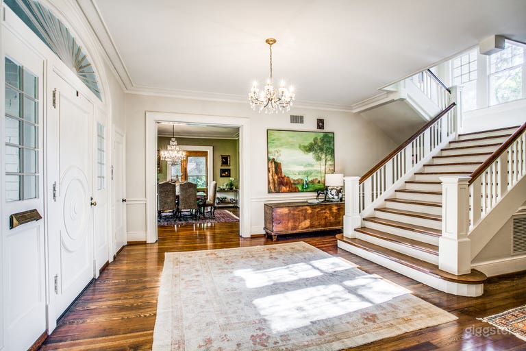  Front entry/dining areas 