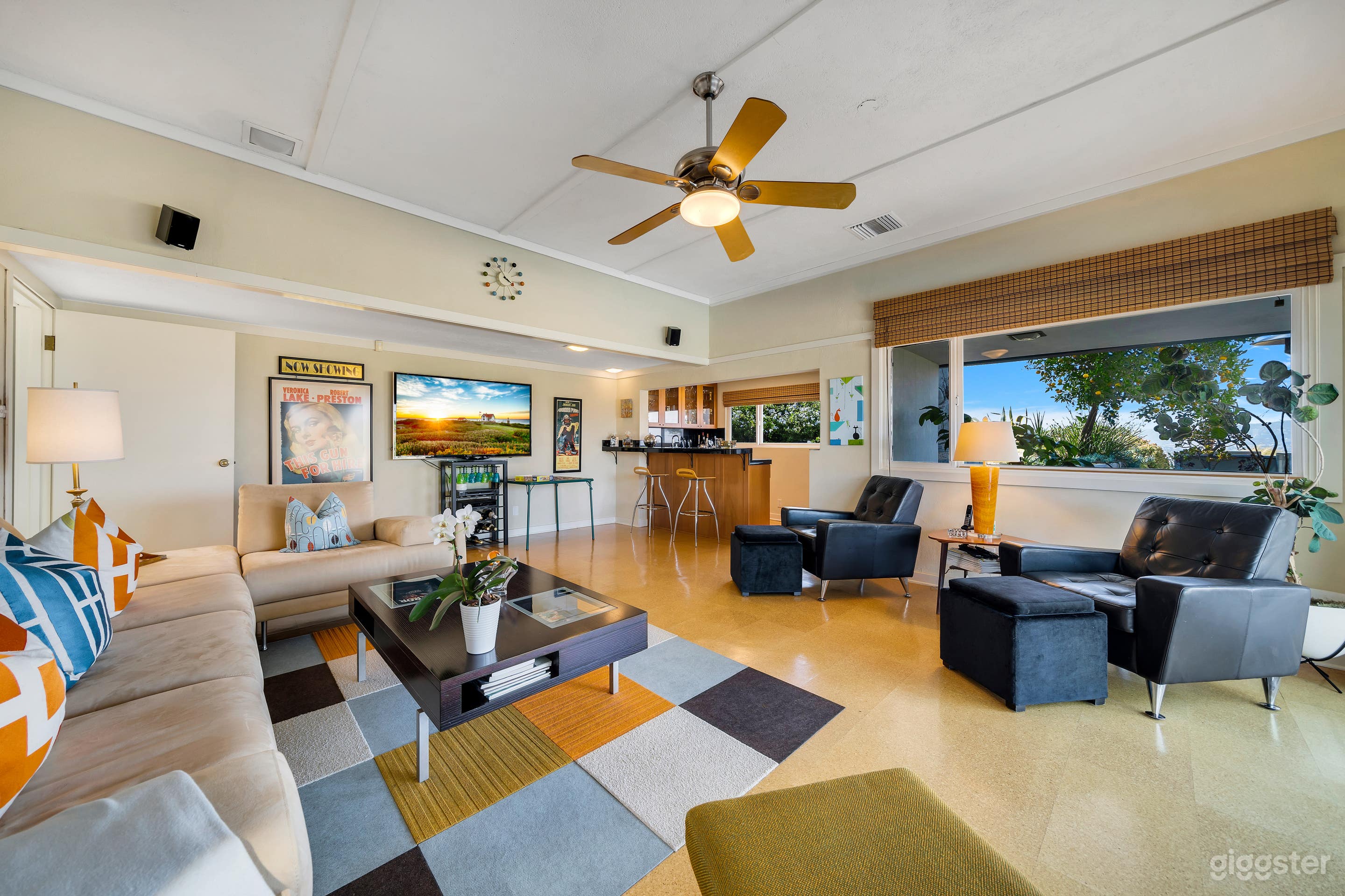 MID-CENTURY MODERN GEM WITH VINTAGE FLAIR Photo 3