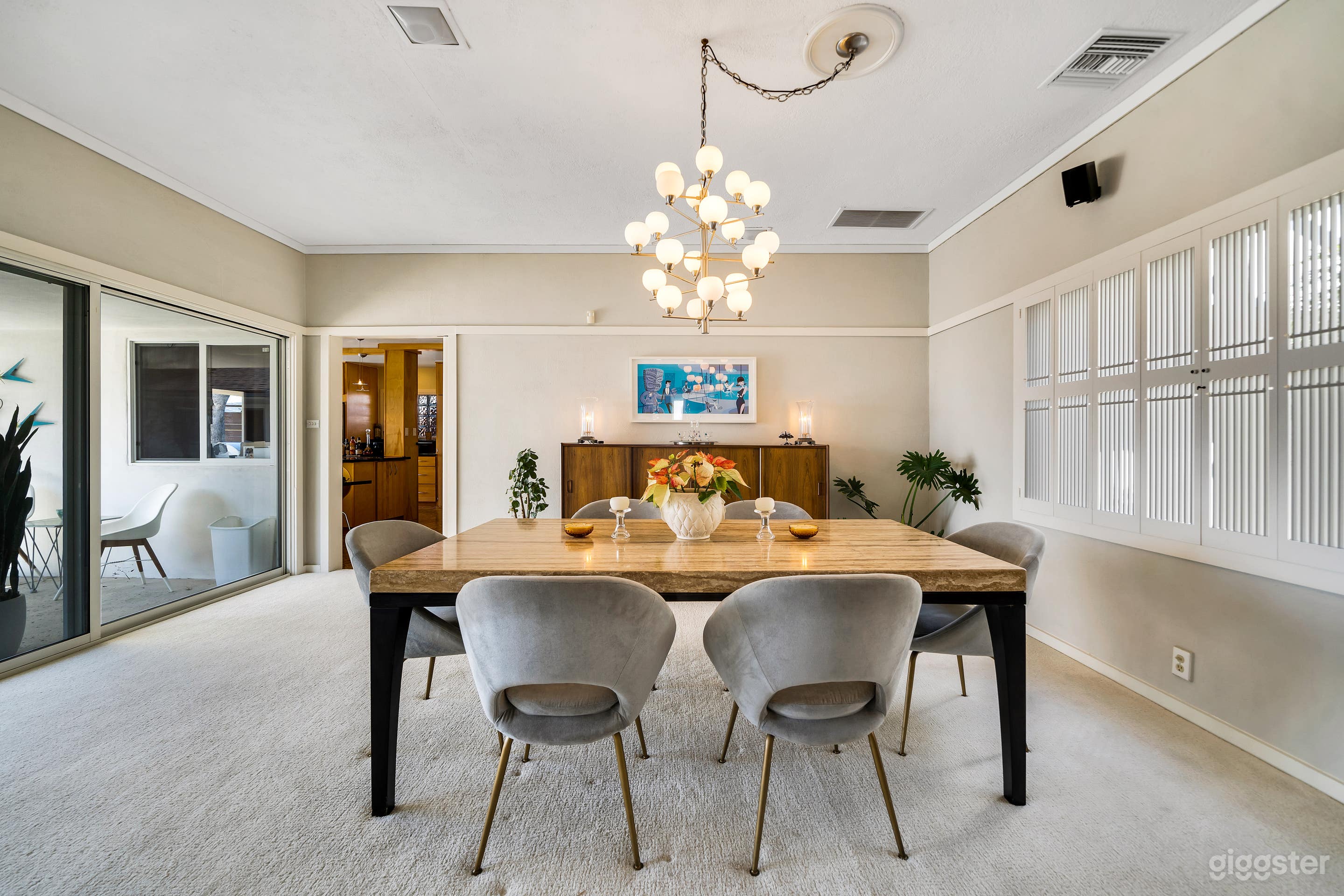 MID-CENTURY MODERN GEM WITH VINTAGE FLAIR Photo 4