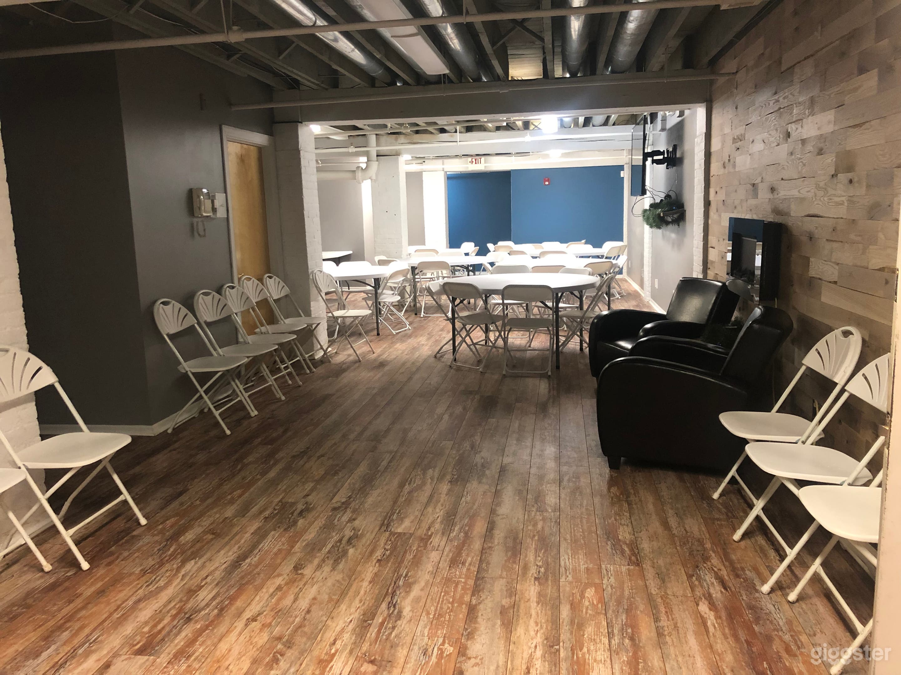 Spacious for 6 tables and 42 chair setup.