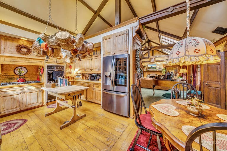  MAGICAL VALLEY VENUE: PERFECT FOR PRODUCTIONS  