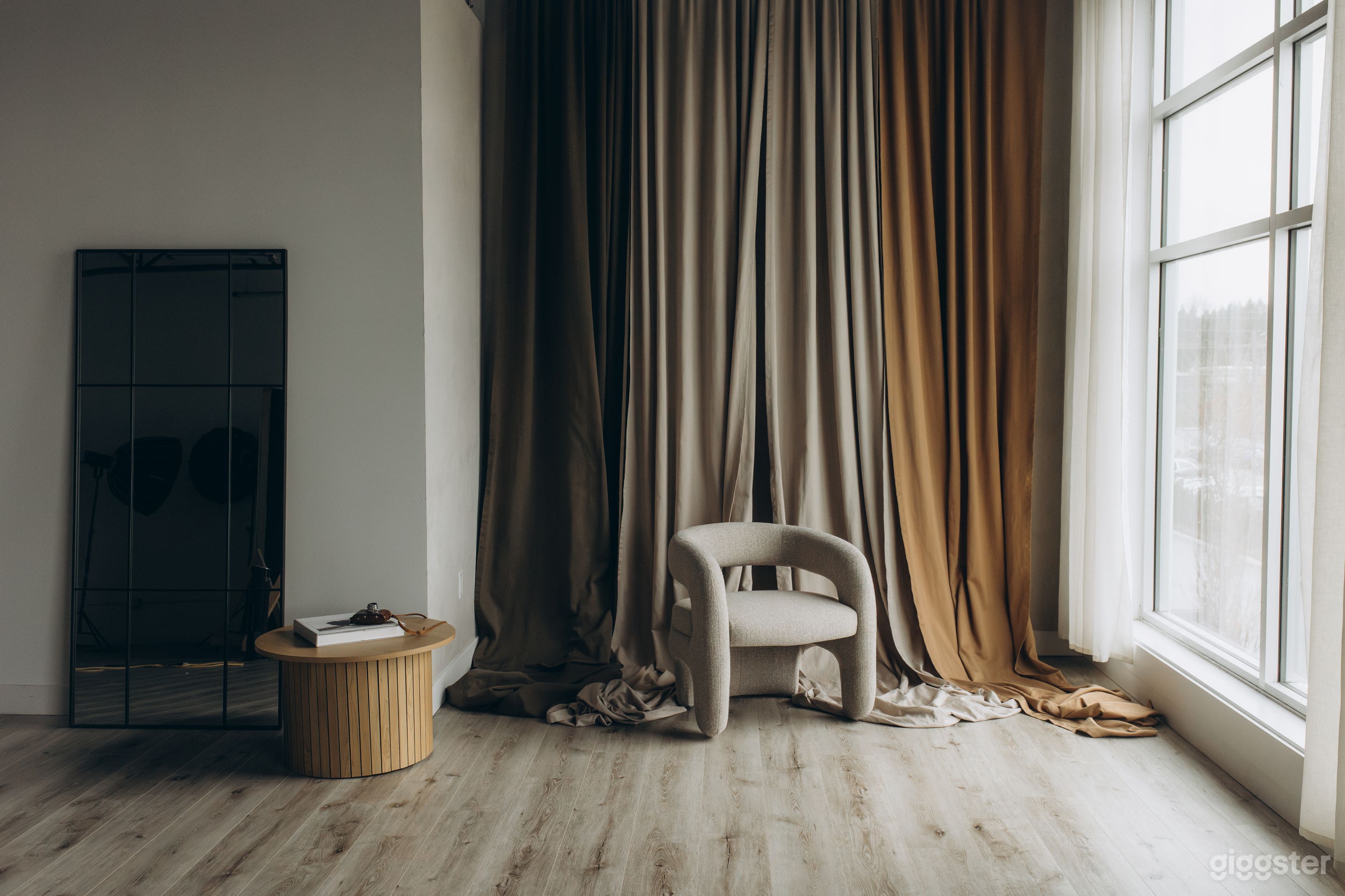 3 main areas with versatile backdrops - White wall, accent lime-washed wall with earthy tones drapery and 3 paper backdrops 