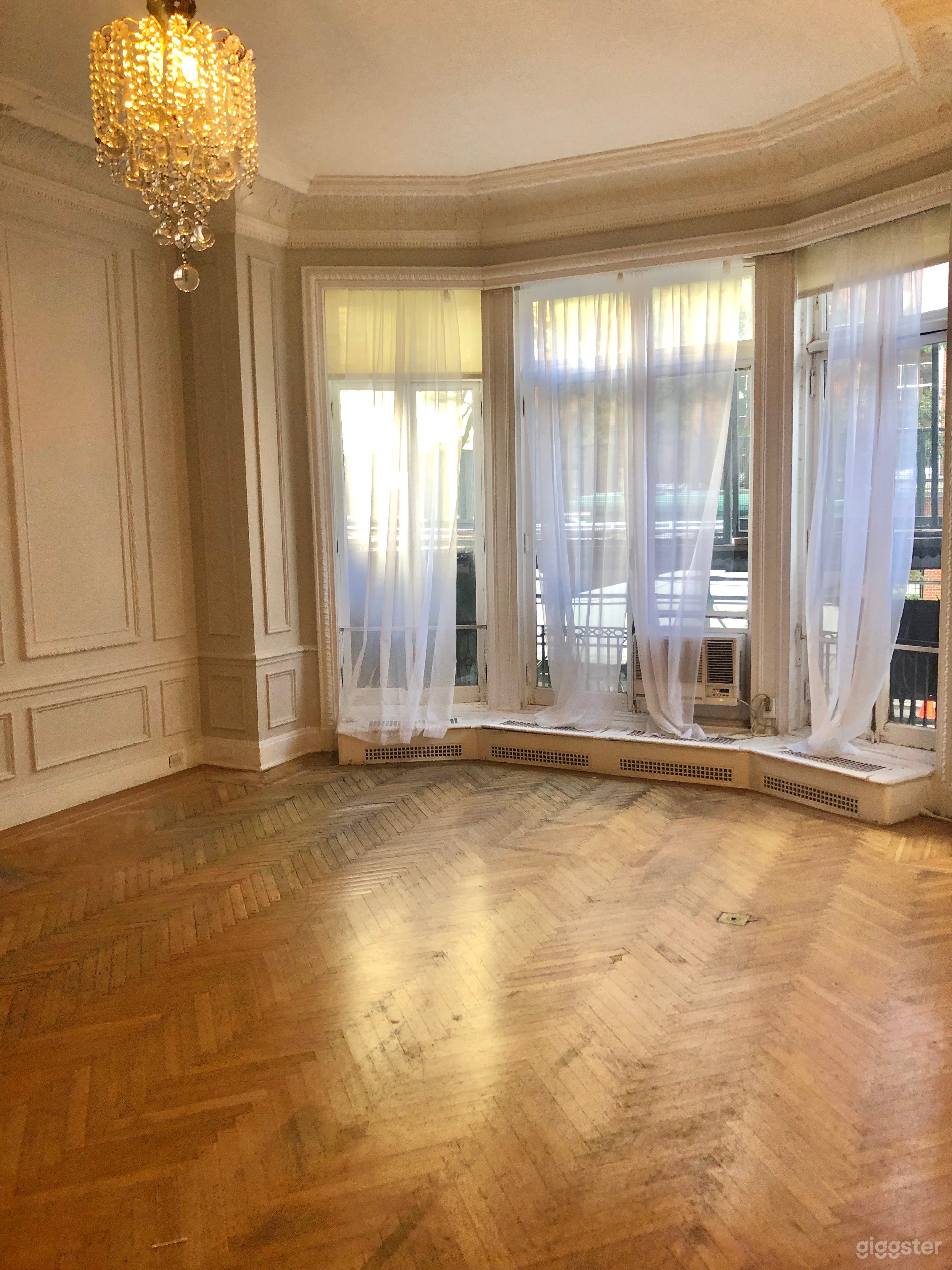 2 story art gallery/photo studio Central Park gem  Photo 3