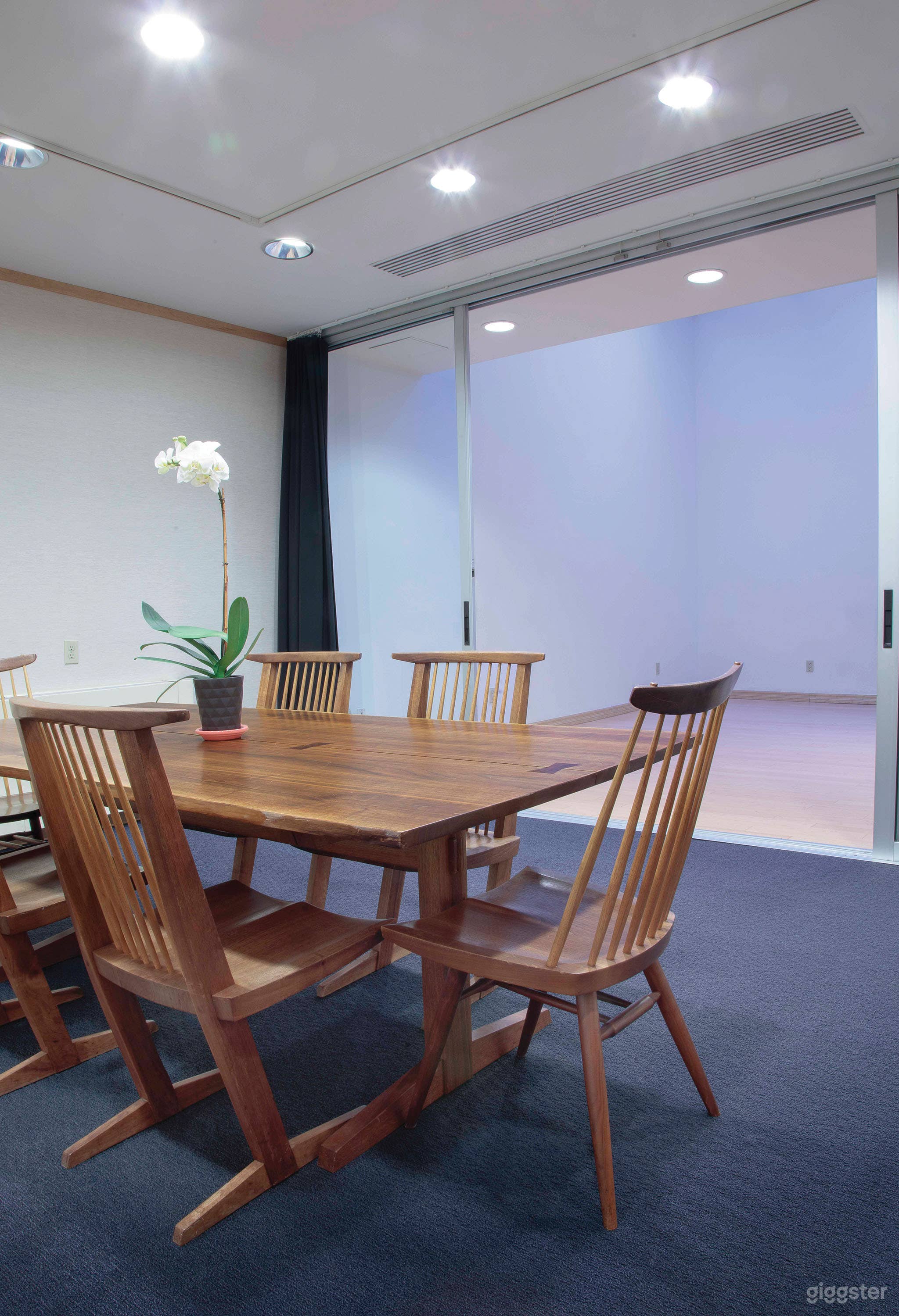 Atrium &amp; Meeting Room Photo 2