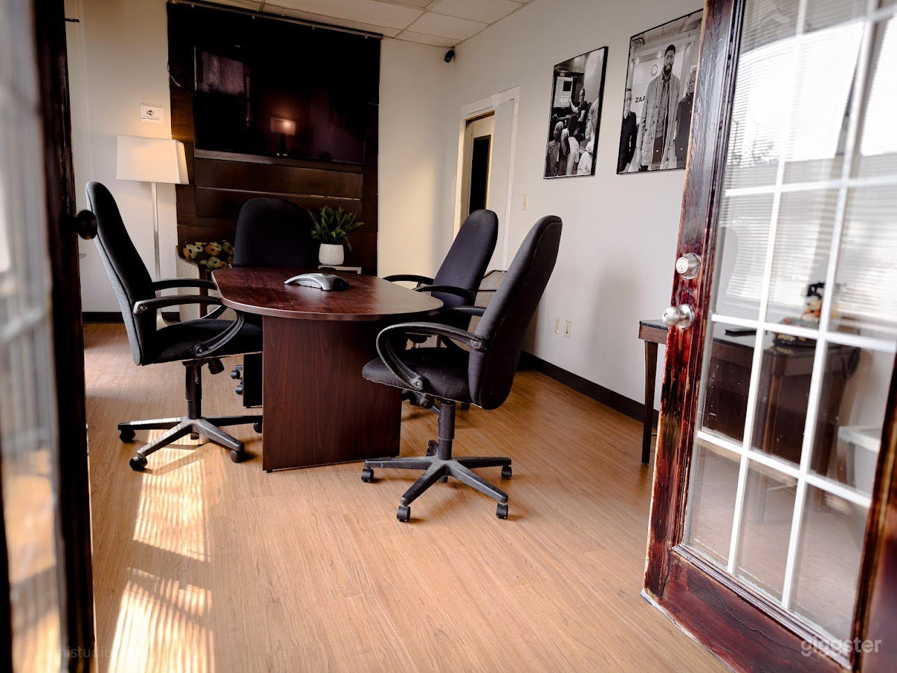 Table with seating for 4, High Speed Wifi, Printer, 55 in. 4k TV.