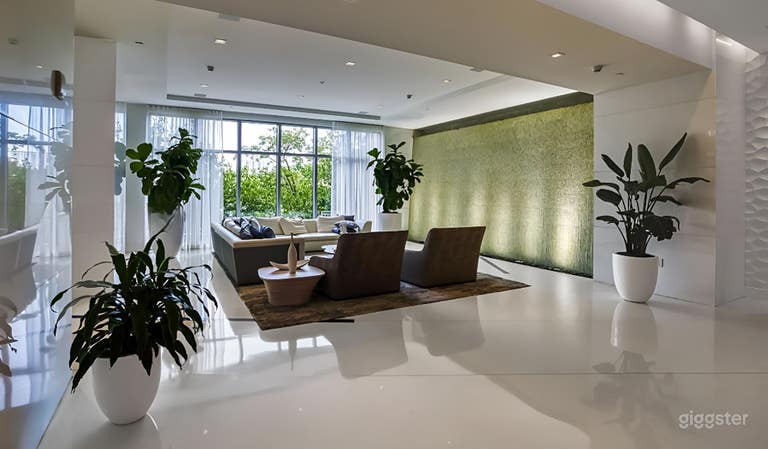  Stunning South-Facing Corner Condo with Panoramic View 