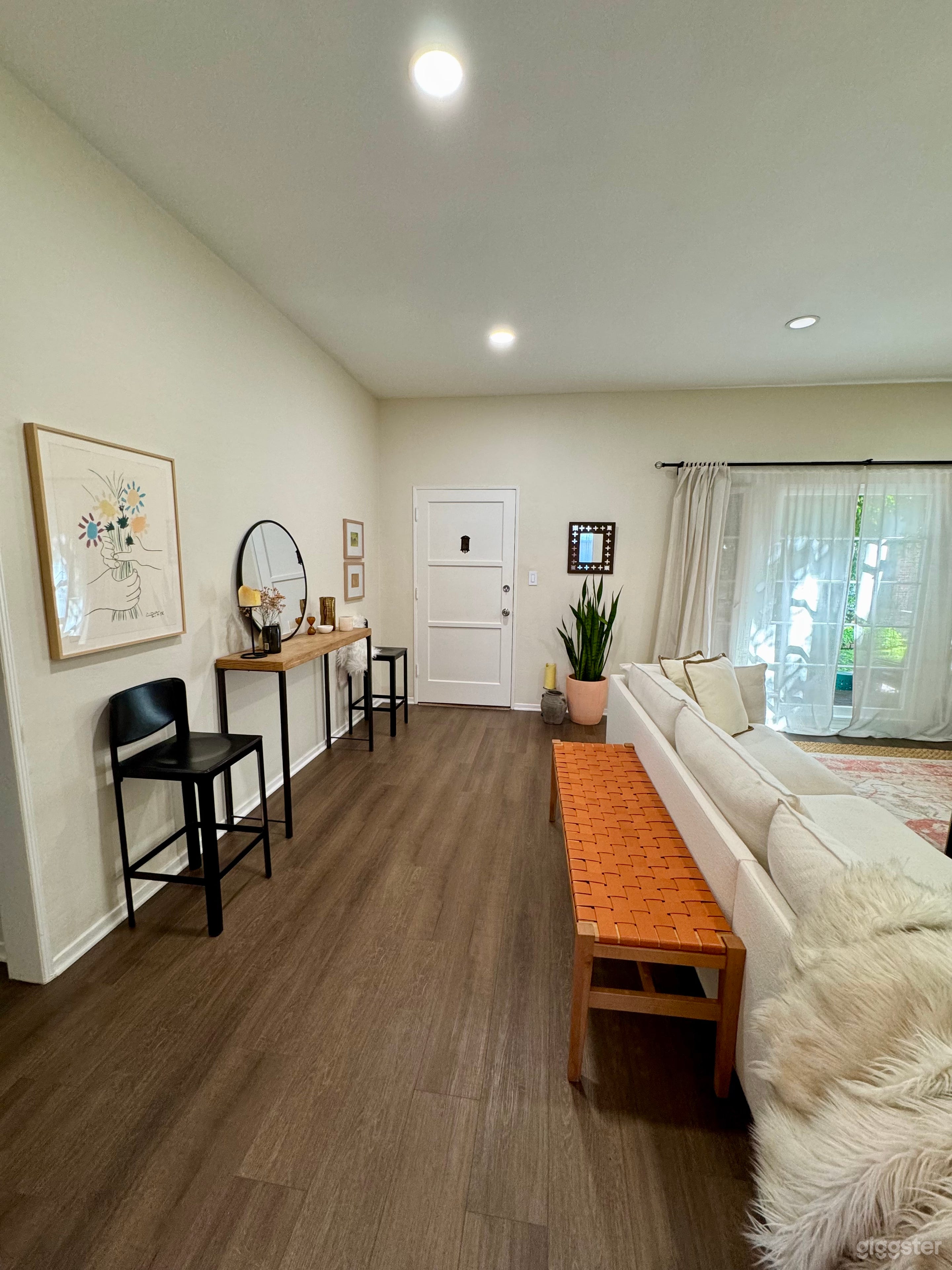 Chic, Airy California Casual Home in Warm Tones Photo 3