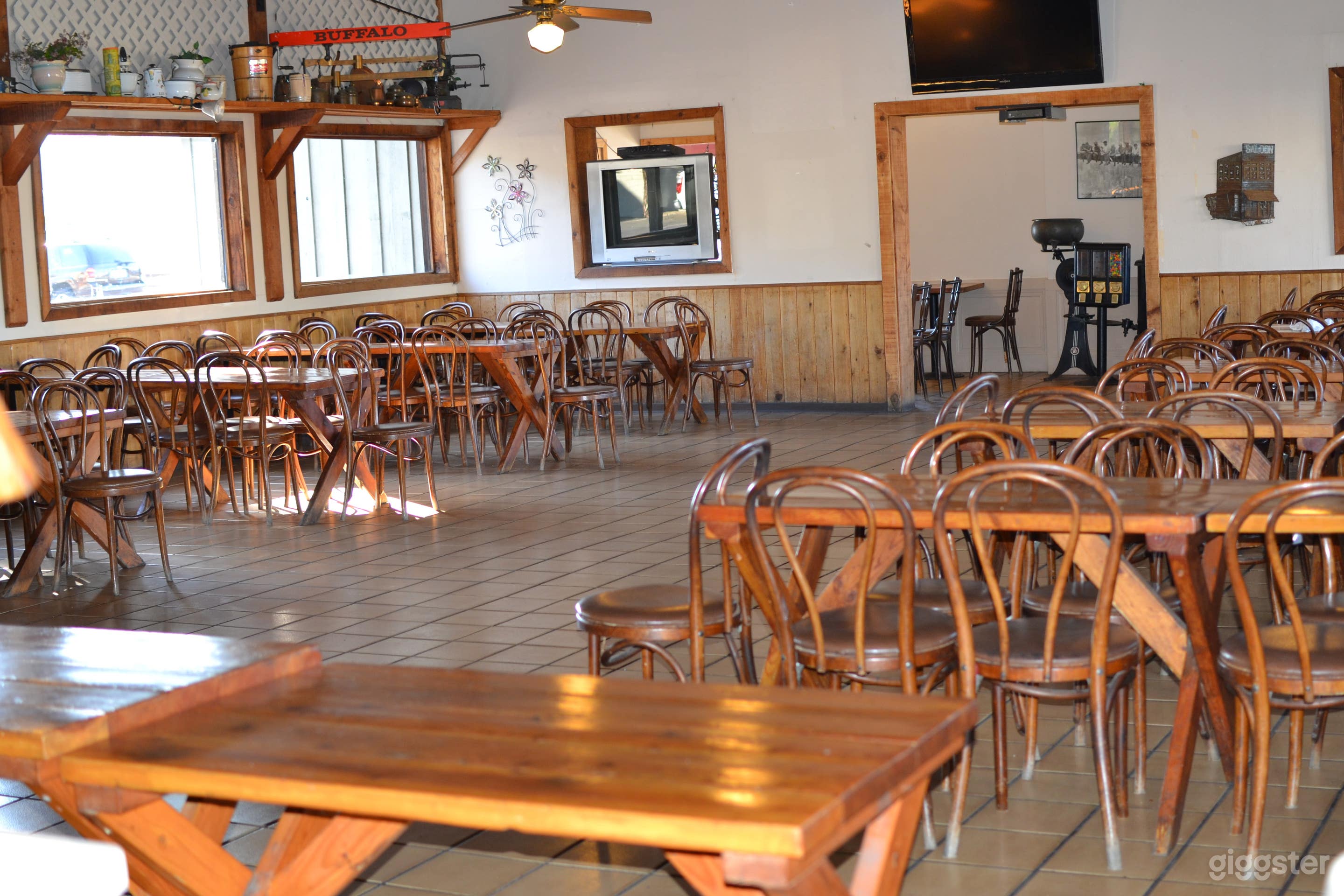 Rustic and Spacious Restaurant in California Photo 4