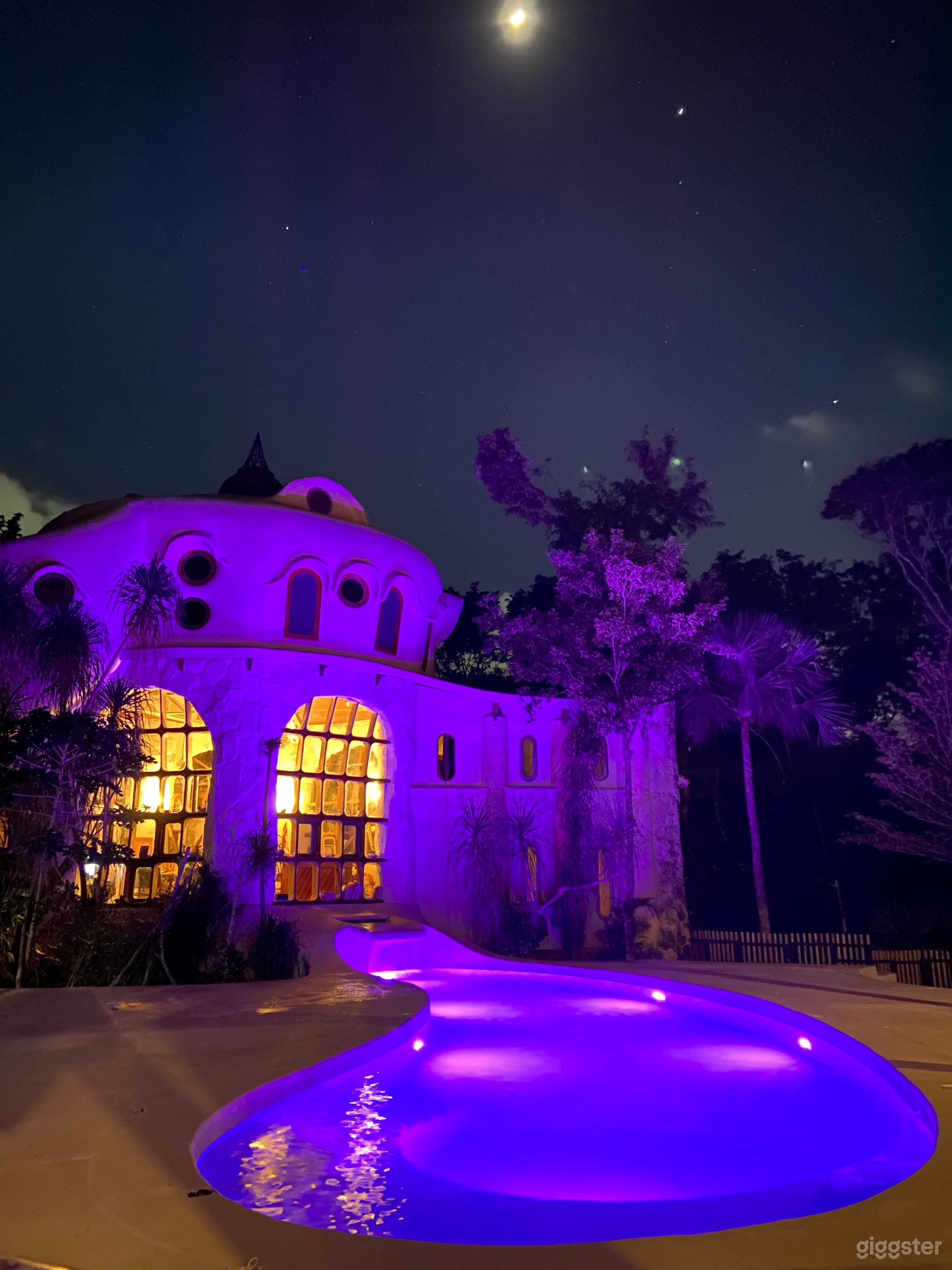 Spectacular Outdoor Space Photo 4