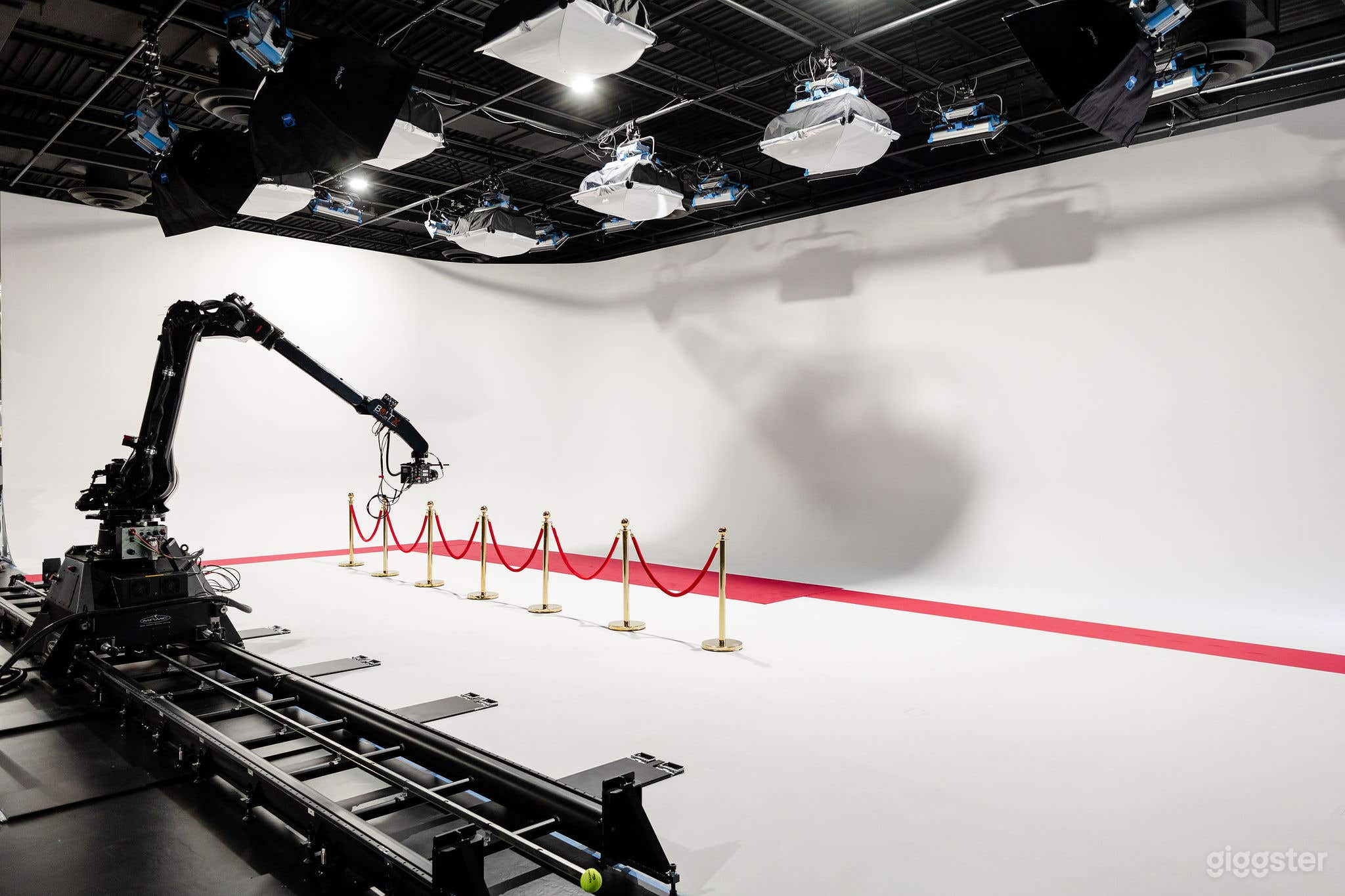 Cyclorama Stage with Arri Lighting Grid Photo 3