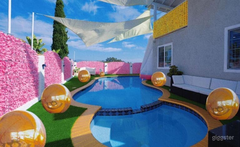  Vibrant Luxury Retreat | Private Pool + Hot Tub 