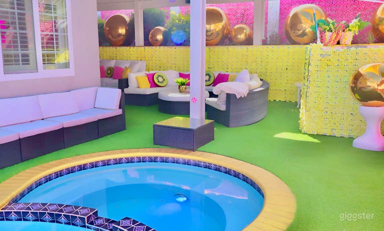  Vibrant Luxury Retreat | Private Pool + Hot Tub 