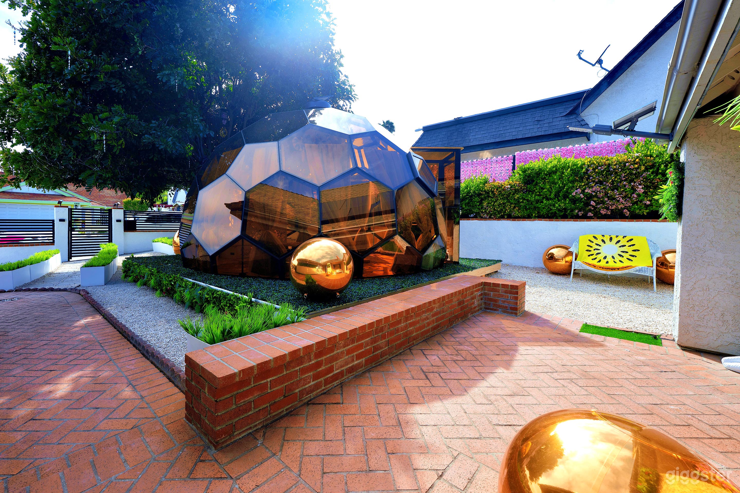 Pink Content House: Pool, Glass Dome, Rose Wall for Shoots Photo 4