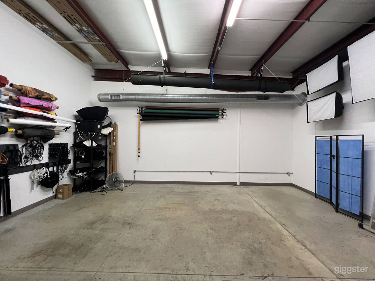 Photo Studio with 2200 sq/ft with 2 full studios Photo 4