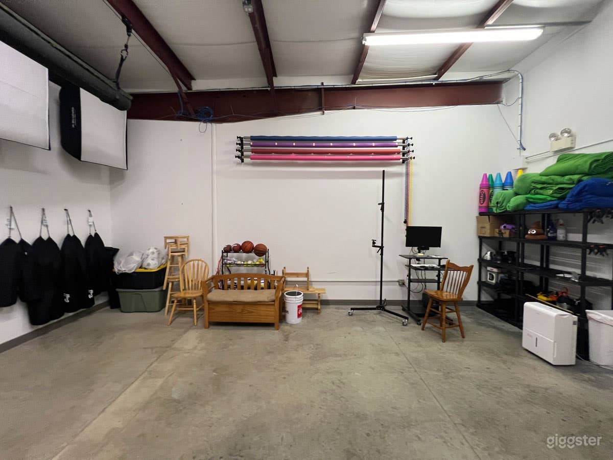 Photo Studio with 2200 sq/ft with 2 full studios Photo 2