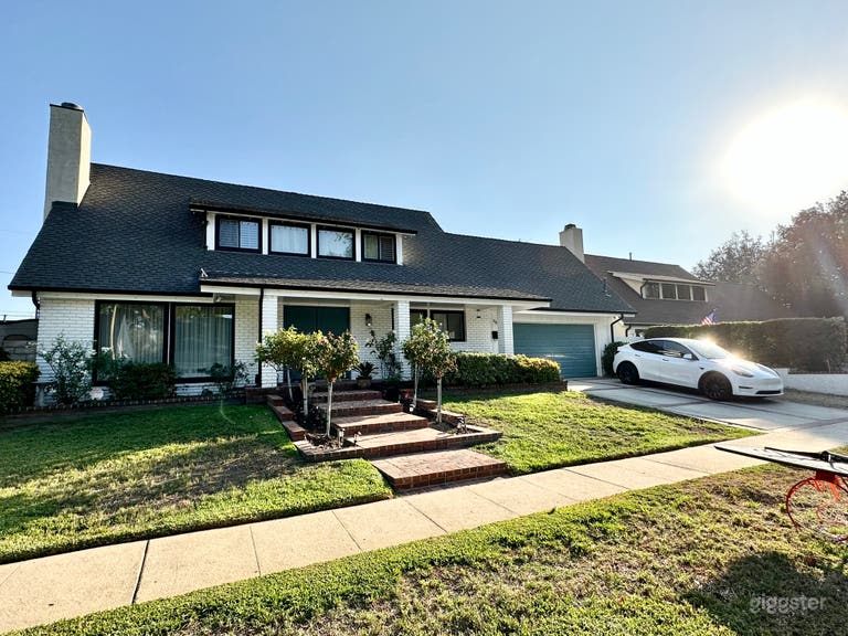  Beautiful Traditional American Home with Pool! 