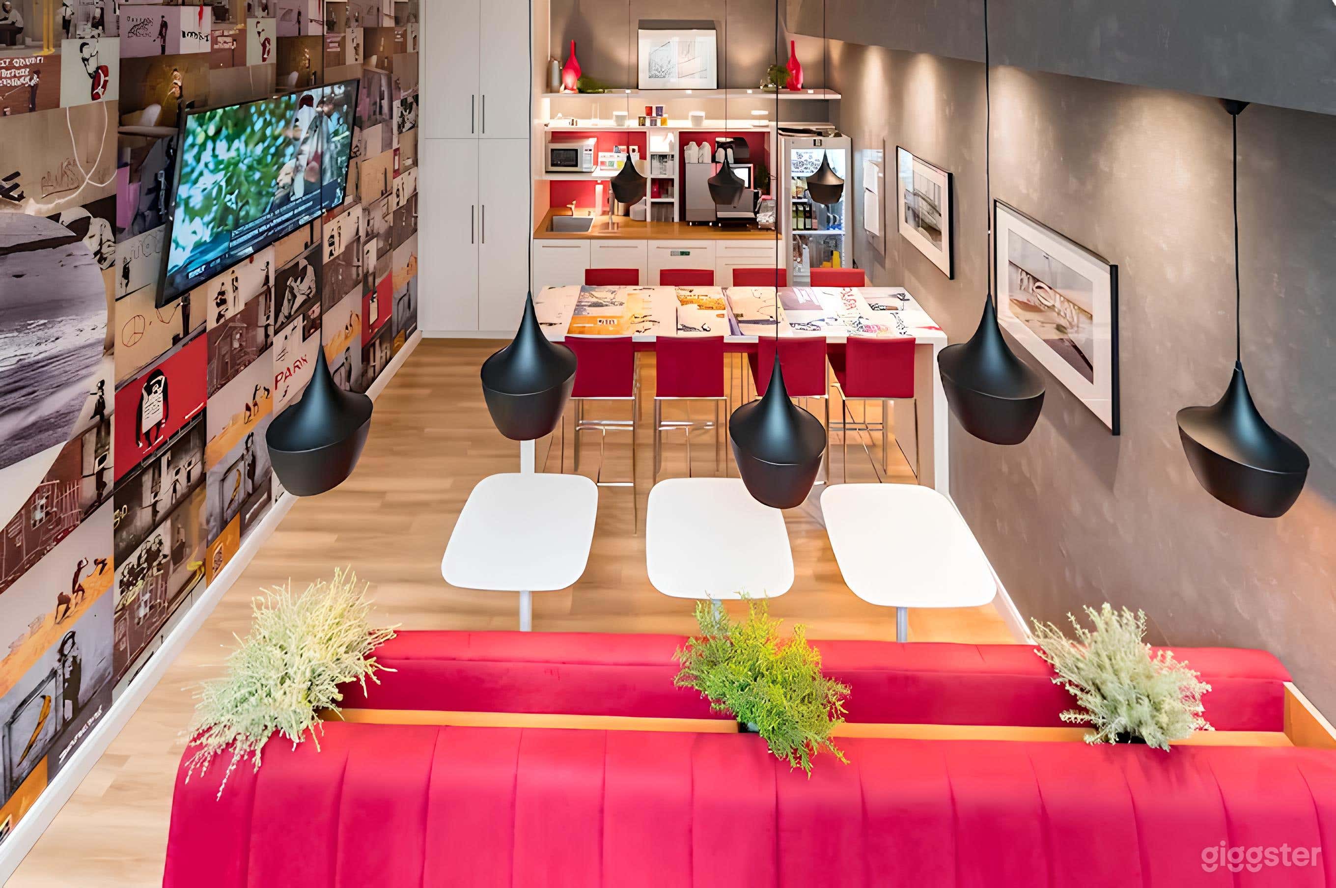 Der einladende Bistro- und Lounge-Bereich Foto 2