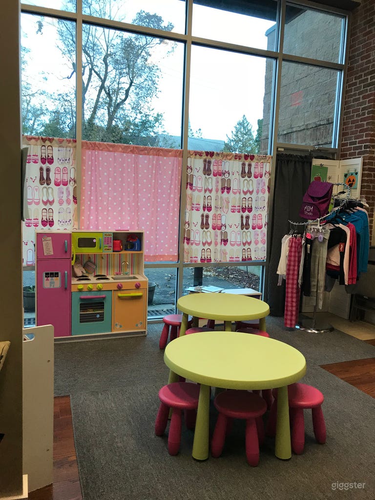  Reception and kitchen area 