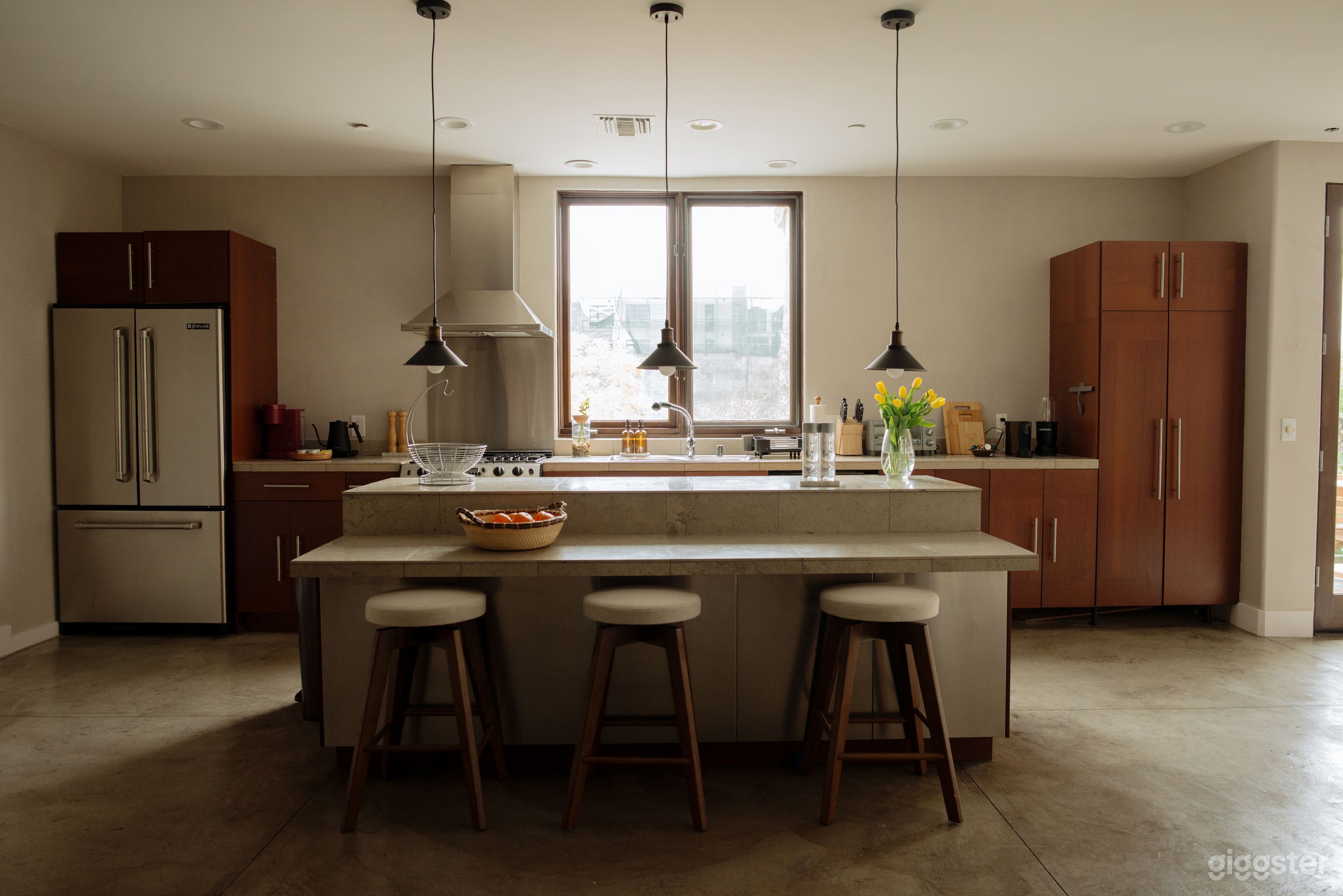 Designer Loft — Bright, Airy, Mid-Century Modern Photo 2