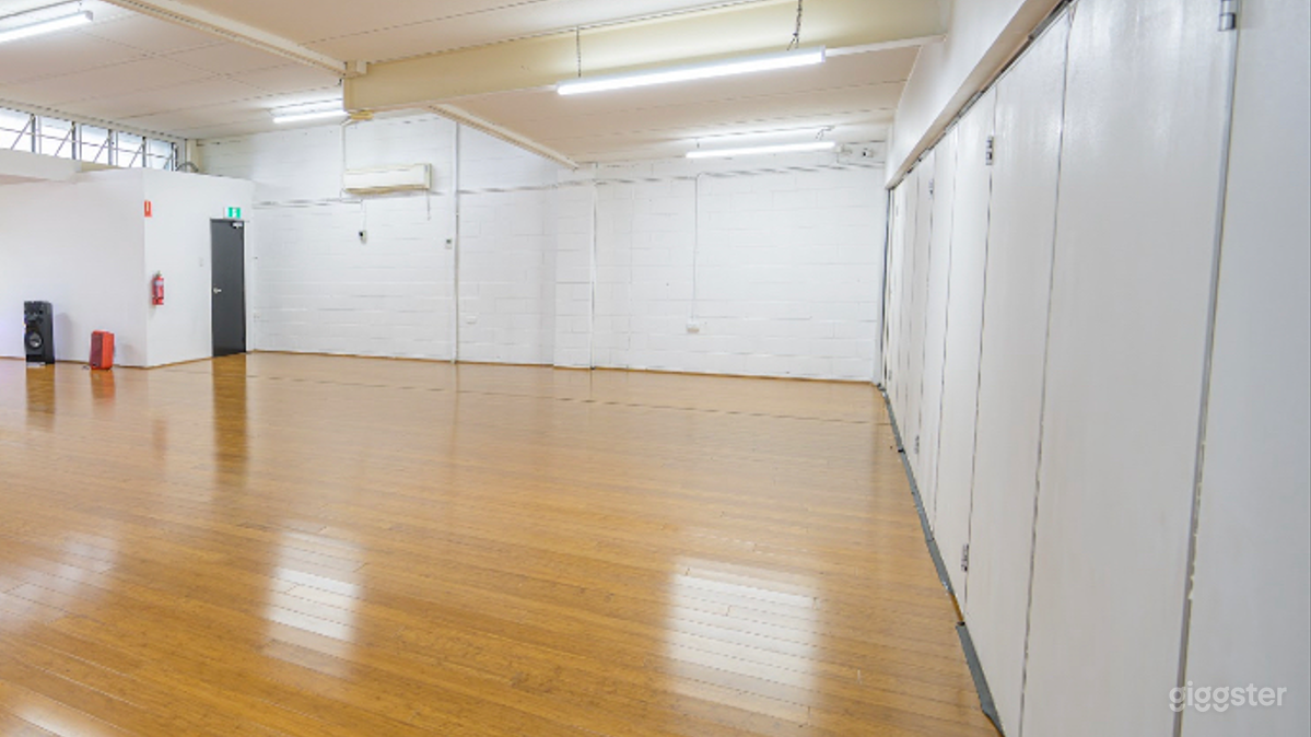 Fully Equipped Large Studio in Woolloongabba Photo 3