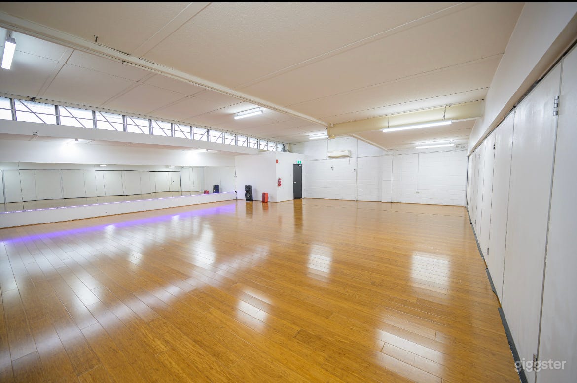 Fully Equipped Large Studio in Woolloongabba Photo 1
