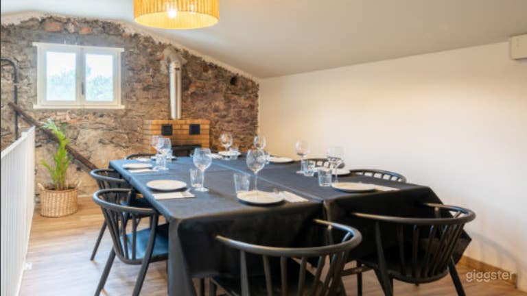  Pequeña sala cómoda para reuniones más íntimas. 