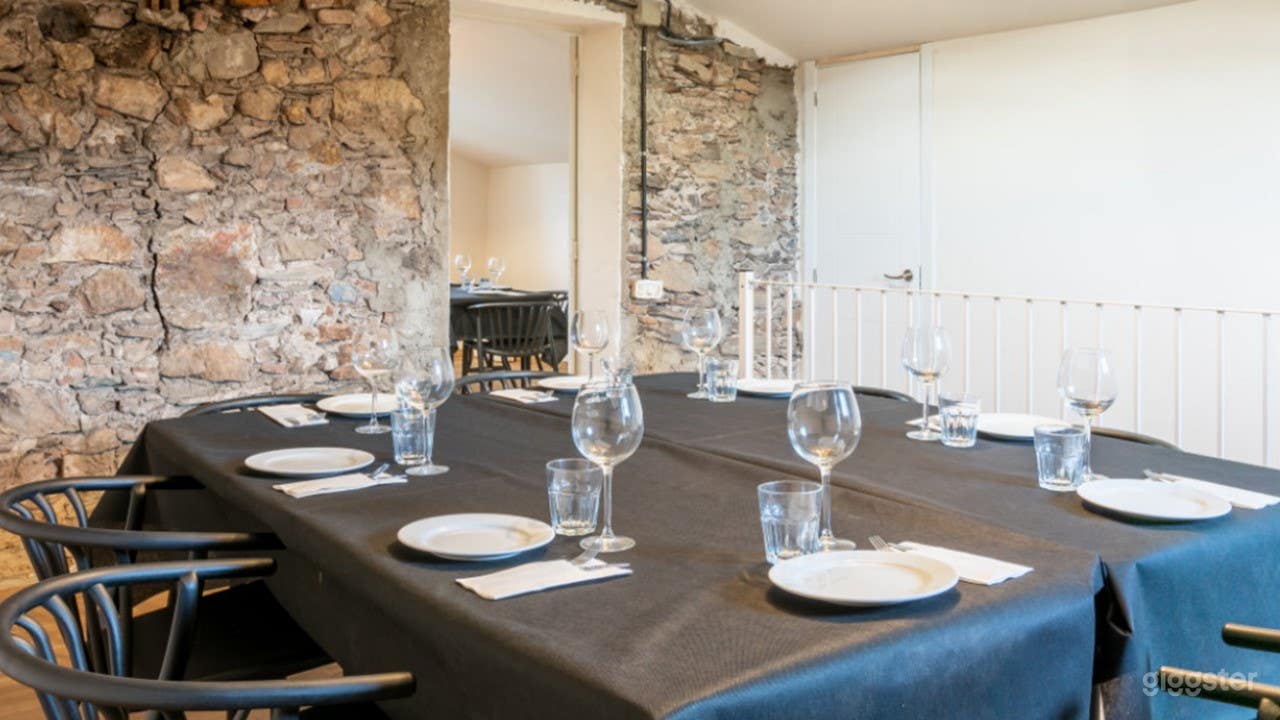 Pequeña sala cómoda para reuniones más íntimas. Photo 1